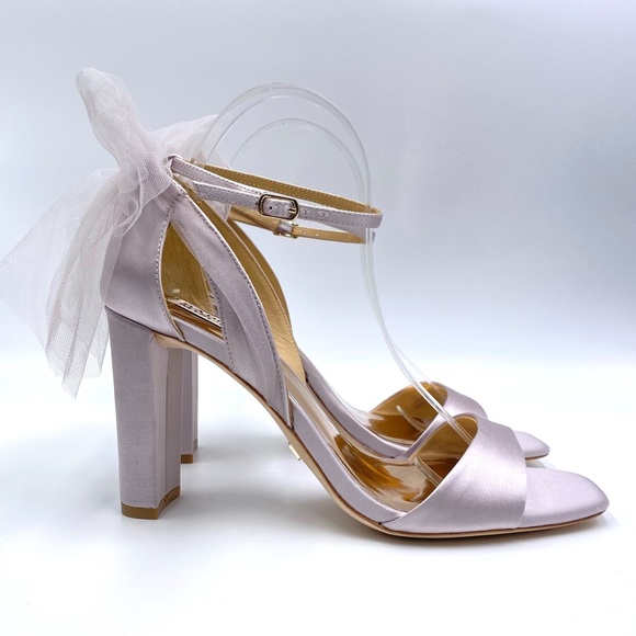 Badgley Mischka Size 9 Lavender Satin BHLDN Block Heels Dress Sandals Bow Shoes - Picture 1 of 14